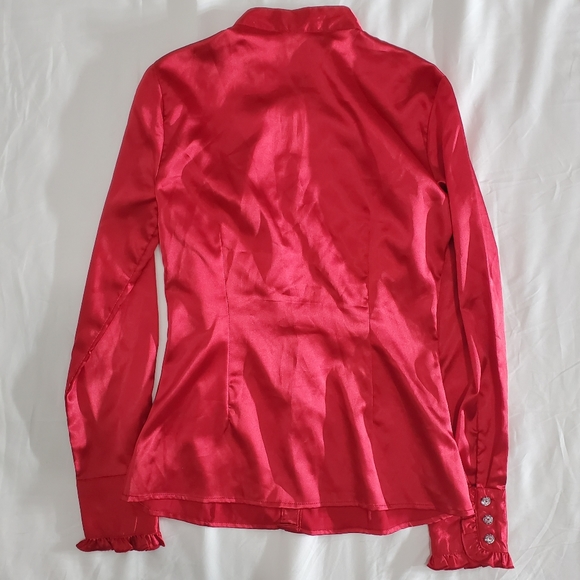 B. Wear Red Blouse - Picture 2 of 5